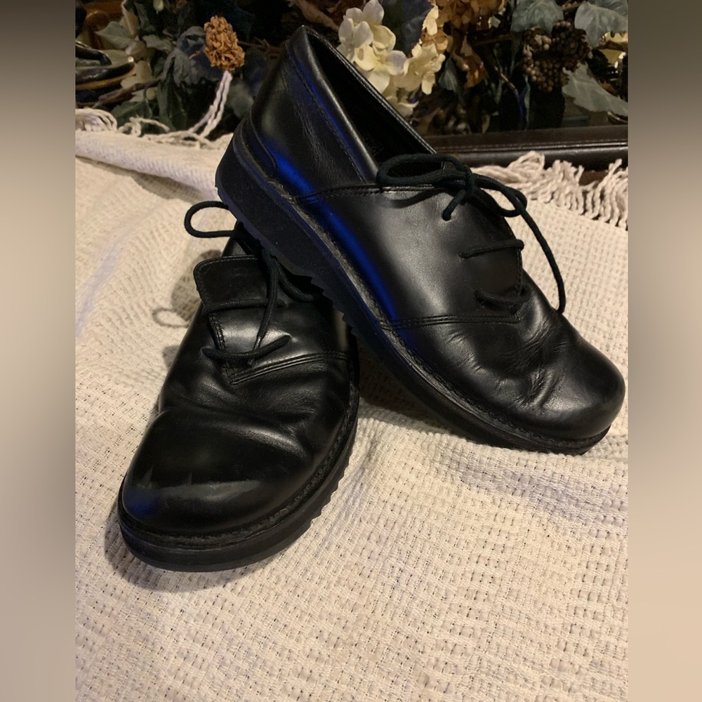 Men’s  black lace up dress shoes